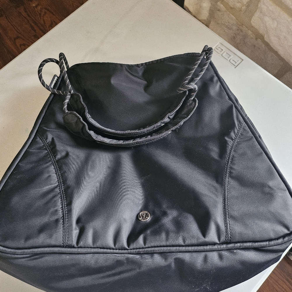 Shoulder tote